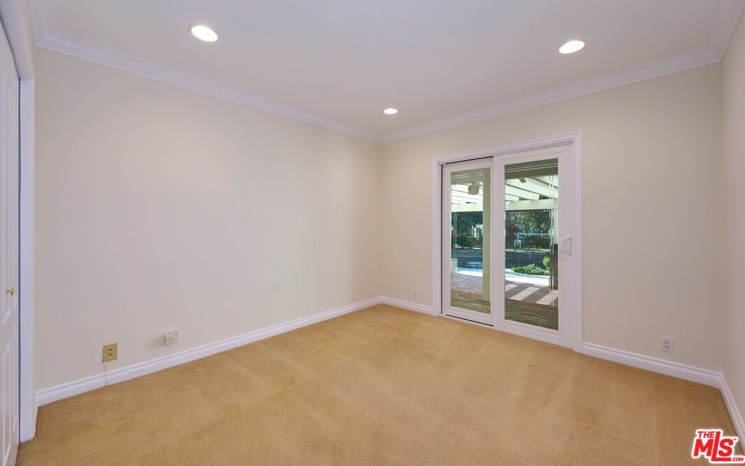 1007 Camino Flores, Thousand Oaks CA  91360-2370 exterior