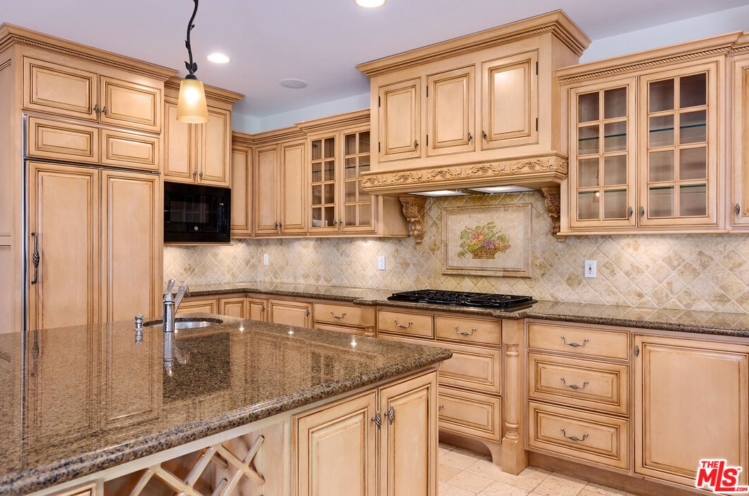 1007 Camino Flores, Thousand Oaks CA  91360-2370 exterior