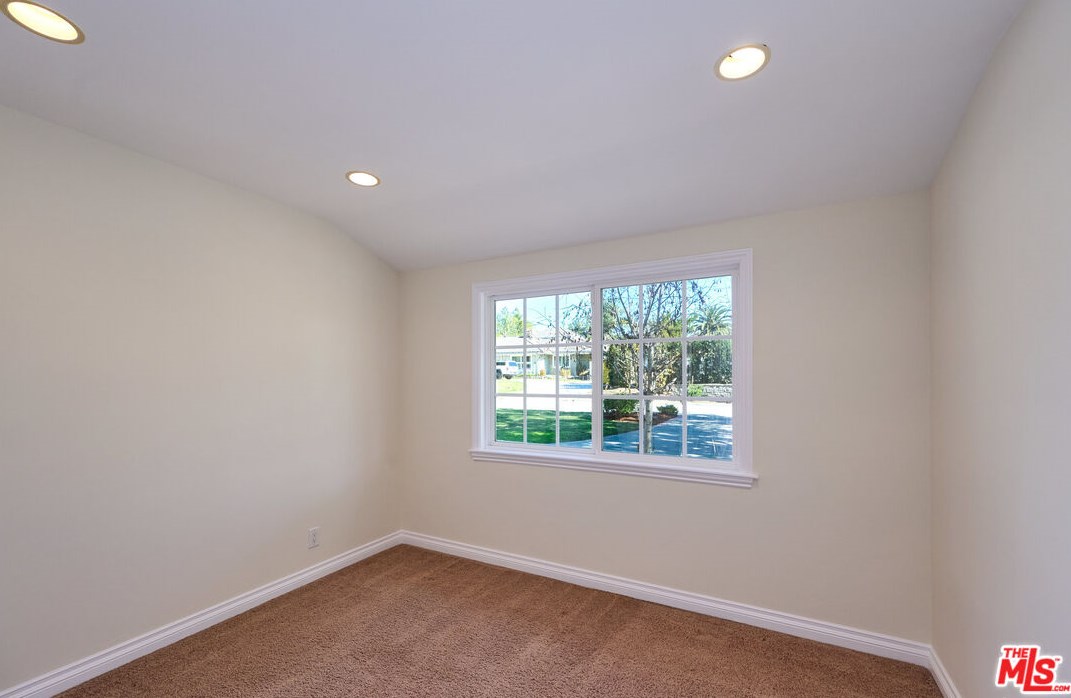 1007 Camino Flores, Thousand Oaks CA  91360-2370 exterior