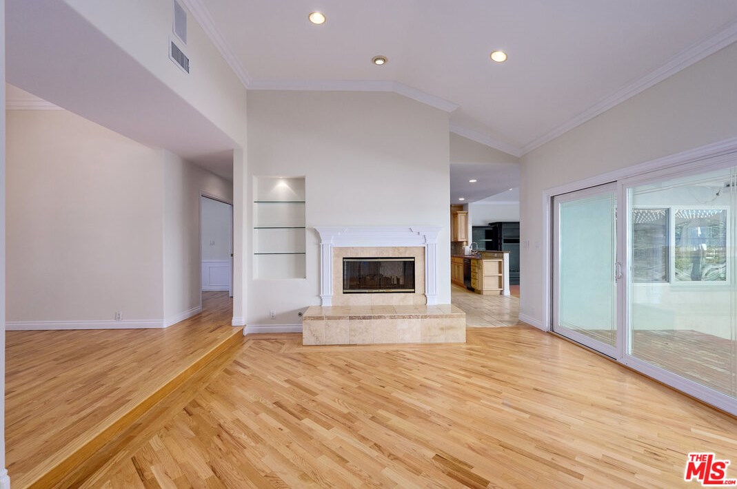 1007 Camino Flores, Thousand Oaks CA  91360-2370 exterior