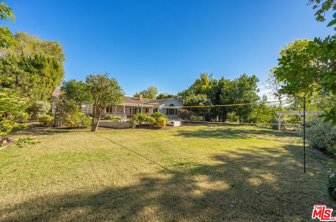 1007 Camino Flores, Thousand Oaks CA  91360-2370 exterior