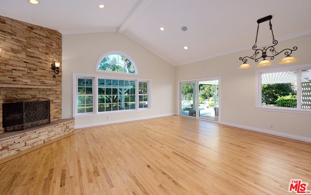 1007 Camino Flores, Thousand Oaks CA  91360-2370 exterior