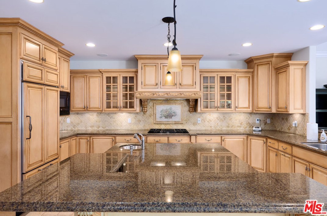 1007 Camino Flores, Thousand Oaks CA  91360-2370 exterior