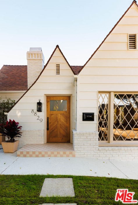 8829 Ashcroft Ave, Los Angeles CA  90048-2401 exterior