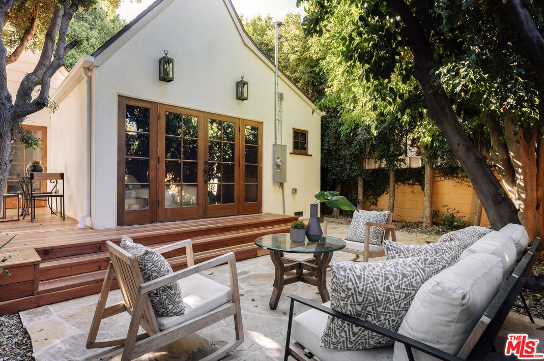 8829 Ashcroft Ave, Los Angeles CA  90048-2401 exterior