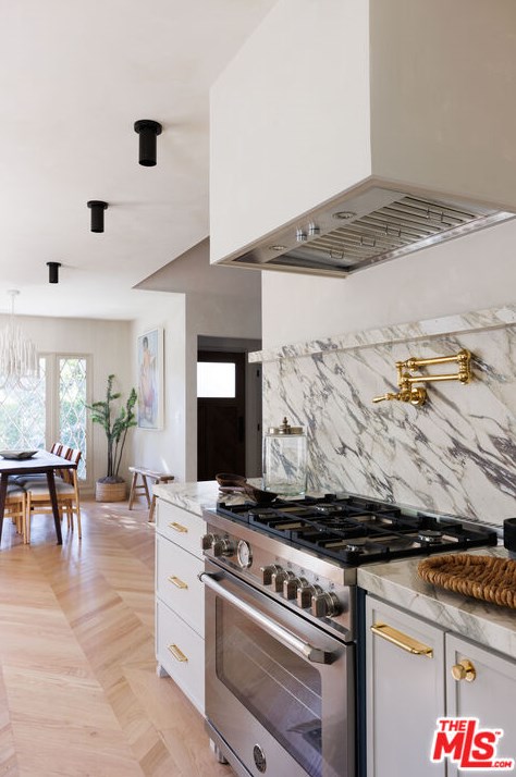 8829 Ashcroft Ave, Los Angeles CA  90048-2401 exterior