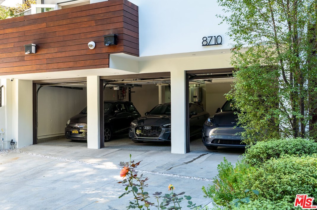 8710 Wonderland Ave, Los Angeles CA  90046-1850 exterior