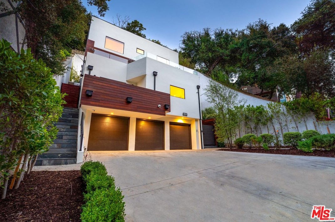 8710 Wonderland Ave, Los Angeles CA  90046-1850 exterior