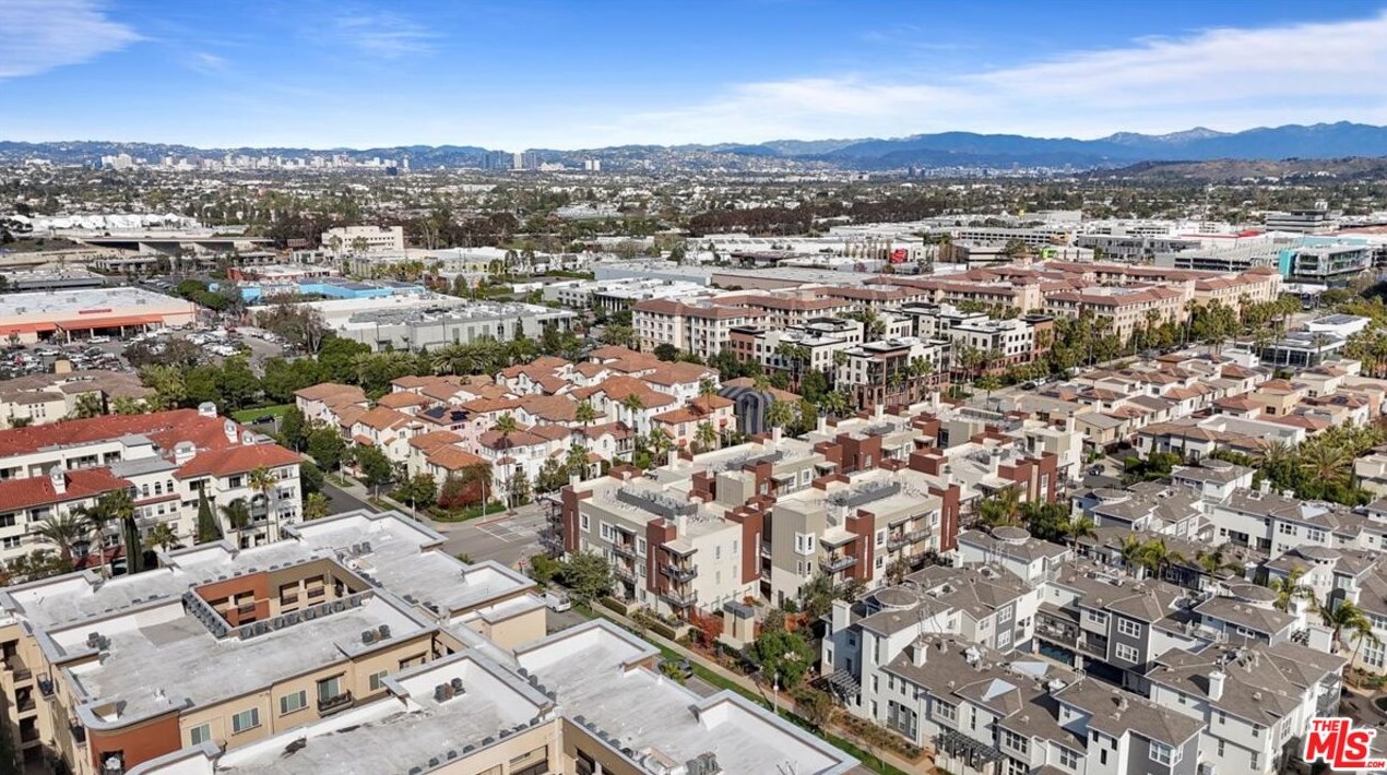 12920 Runway Rd, Los Angeles CA  90094-2310 exterior