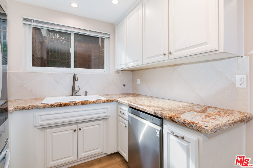 4585 Don Ricardo Dr, Los Angeles CA  90008-2811 exterior