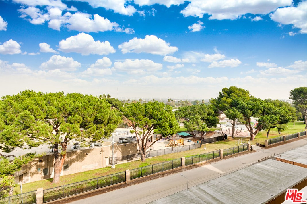 4585 Don Ricardo Dr, Los Angeles CA  90008-2811 exterior