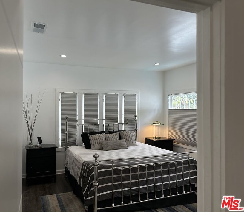 1757 Vista Del Mar Ave, Los Angeles CA  90028-5307 exterior