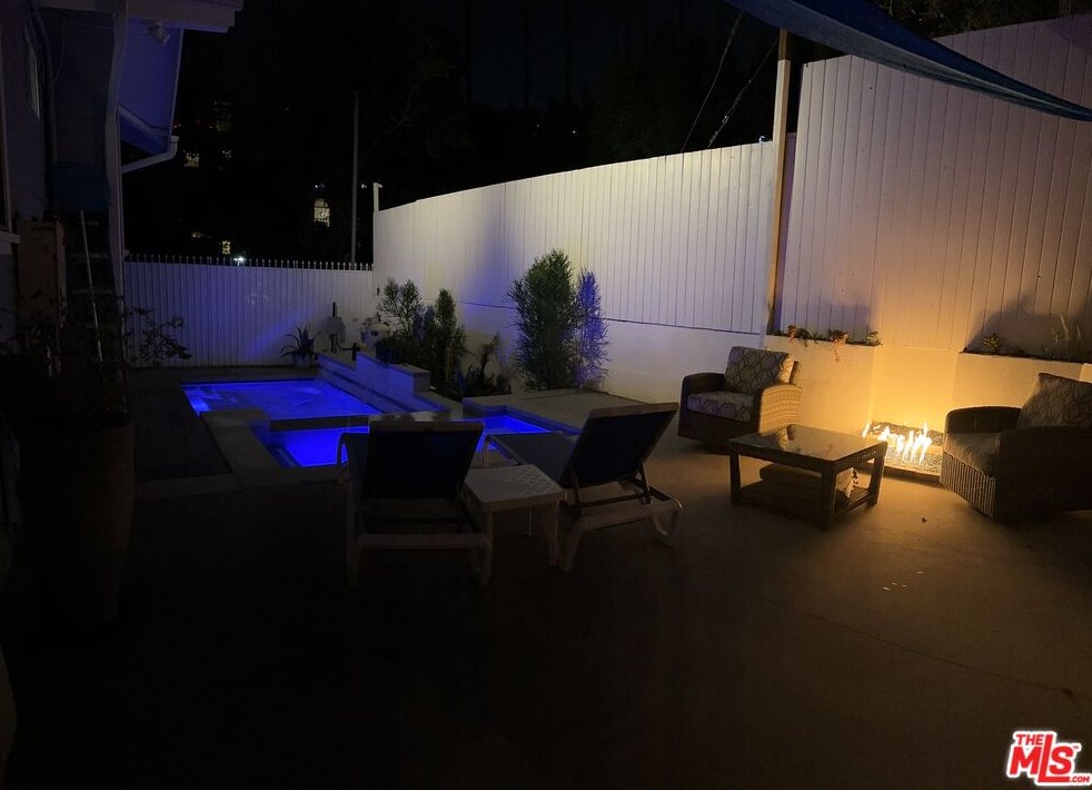 1757 Vista Del Mar Ave, Los Angeles CA  90028-5307 exterior