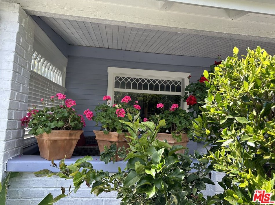 1757 Vista Del Mar Ave, Los Angeles CA  90028-5307 exterior
