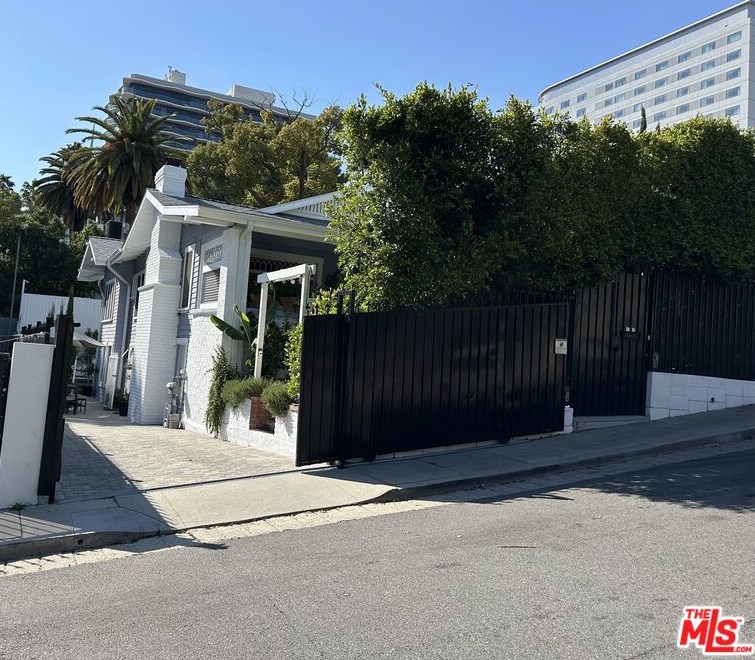 1757 Vista Del Mar Ave, Los Angeles CA  90028-5307 exterior