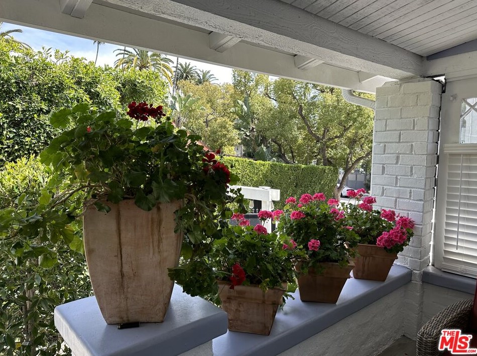 1757 Vista Del Mar Ave, Los Angeles CA  90028-5307 exterior