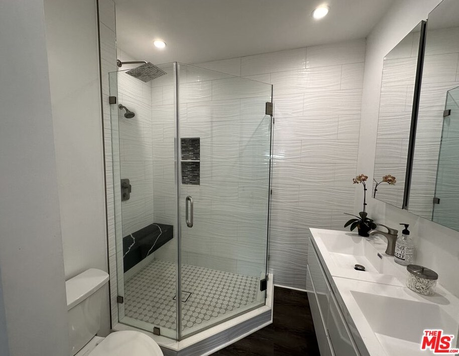 1757 Vista Del Mar Ave, Los Angeles CA  90028-5307 exterior