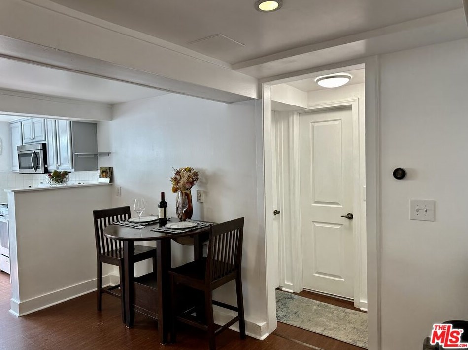 1757 Vista Del Mar Ave, Los Angeles CA  90028-5307 exterior