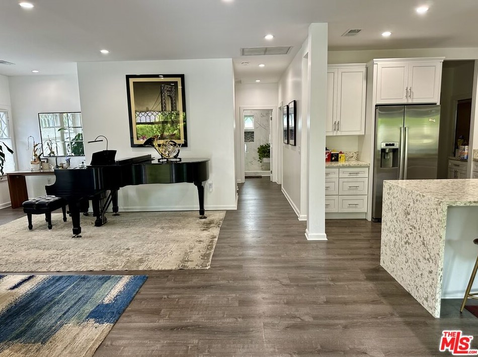 1757 Vista Del Mar Ave, Los Angeles CA  90028-5307 exterior