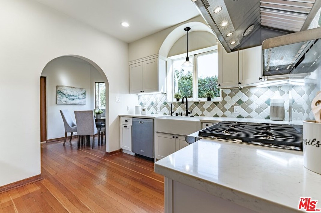 2135 Orange Grove Blvd, Pasadena CA  91104-4811 exterior