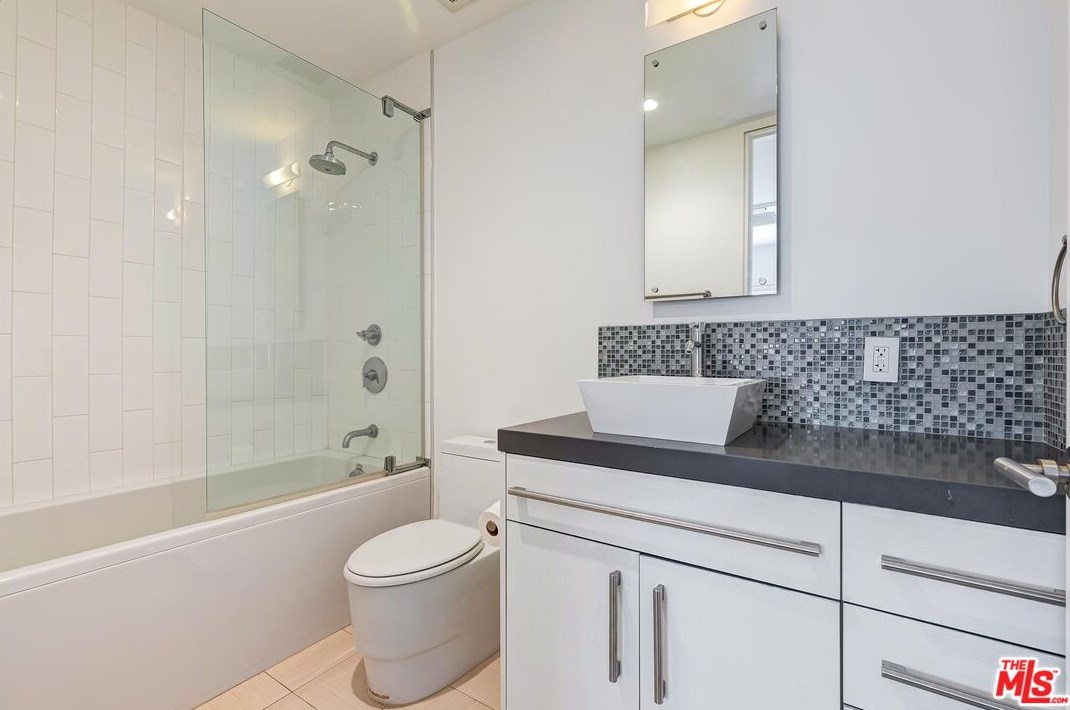 928 Croft Ave, Los Angeles CA  90069-4435 exterior