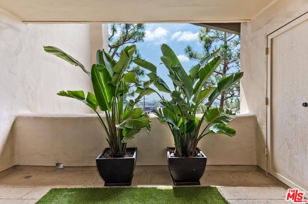 2183 Century Woods Way, Los Angeles CA  90067-6308 exterior