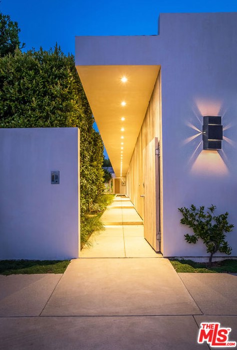 1822 Westridge Rd, Los Angeles CA  90049-1231 exterior