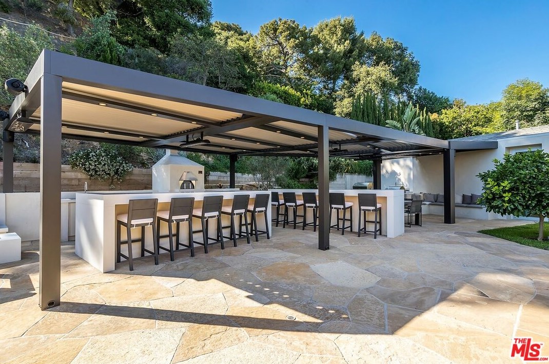 1822 Westridge Rd, Los Angeles CA  90049-1231 exterior