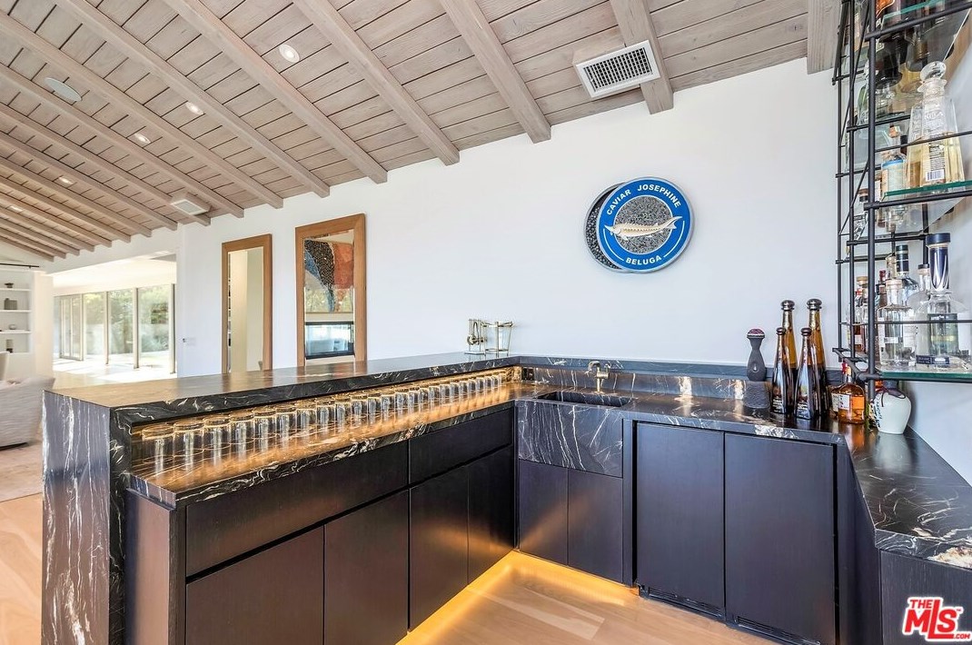 1822 Westridge Rd, Los Angeles CA  90049-1231 exterior
