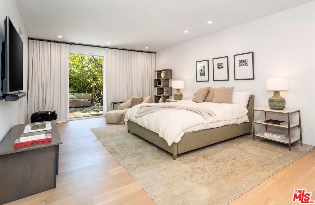 1822 Westridge Rd, Los Angeles CA  90049-1231 exterior