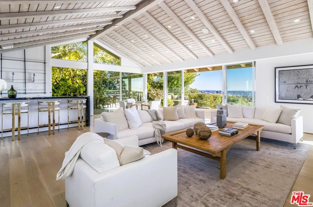 1822 Westridge Rd, Los Angeles CA  90049-1231 exterior