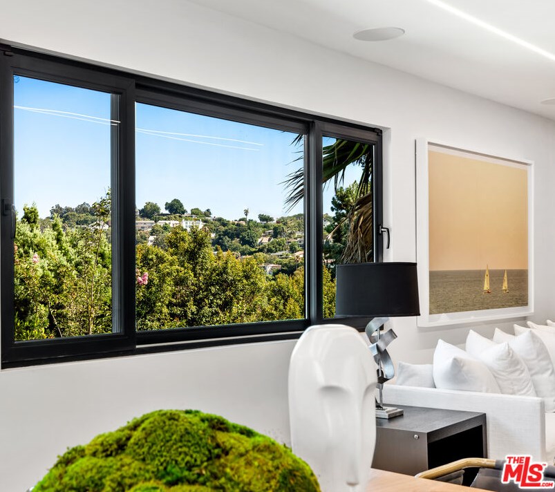 3424 Troy Dr, Los Angeles CA  90068-1436 exterior
