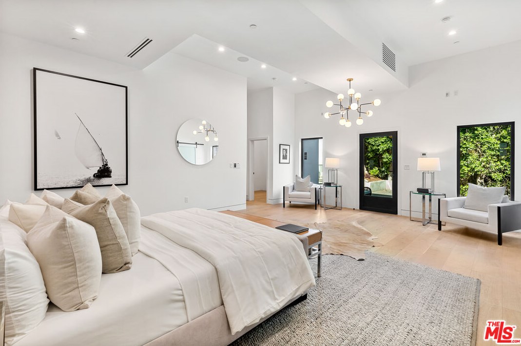 3424 Troy Dr, Los Angeles CA  90068-1436 exterior