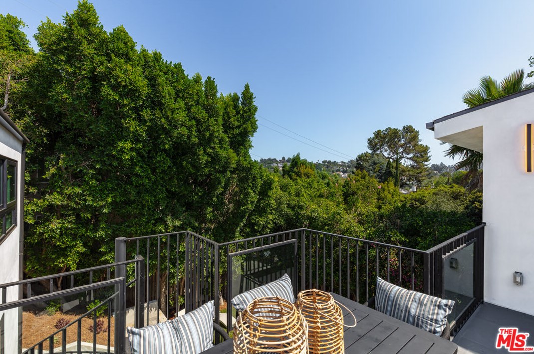 3424 Troy Dr, Los Angeles CA  90068-1436 exterior