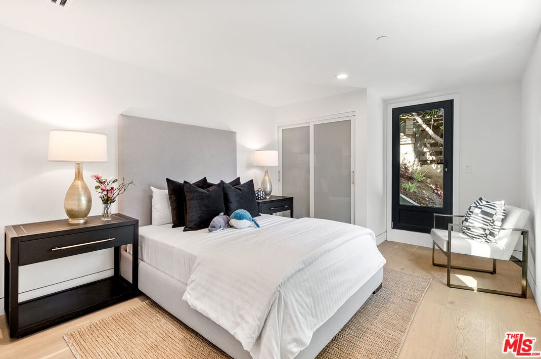 3424 Troy Dr, Los Angeles CA  90068-1436 exterior