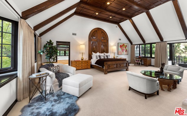 2781 Benedict Canyon Dr, Beverly Hills CA  90210-1024 exterior