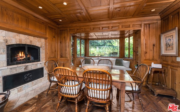 2781 Benedict Canyon Dr, Beverly Hills CA  90210-1024 exterior