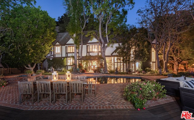 2781 Benedict Canyon Dr, Beverly Hills CA  90210-1024 exterior