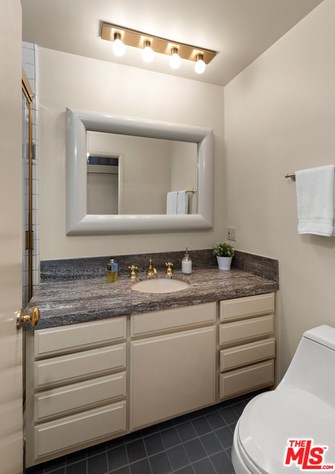 2781 Benedict Canyon Dr, Beverly Hills CA  90210-1024 exterior