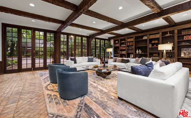 2781 Benedict Canyon Dr, Beverly Hills CA  90210-1024 exterior