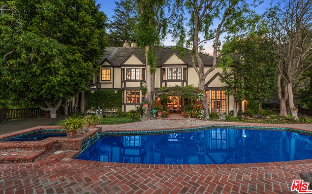 2781 Benedict Canyon Dr, Beverly Hills CA  90210-1024 exterior