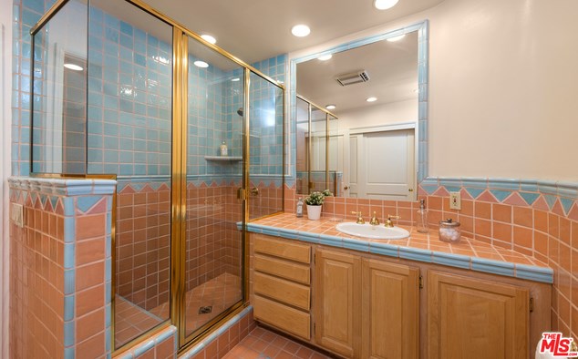 2781 Benedict Canyon Dr, Beverly Hills CA  90210-1024 exterior