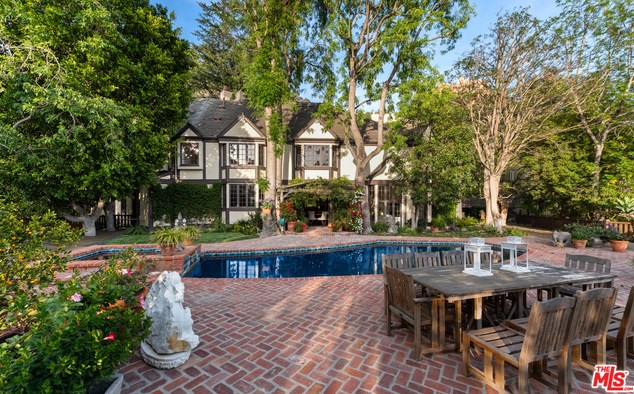 2781 Benedict Canyon Dr, Beverly Hills CA  90210-1024 exterior