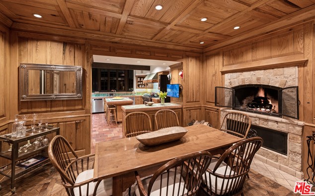 2781 Benedict Canyon Dr, Beverly Hills CA  90210-1024 exterior