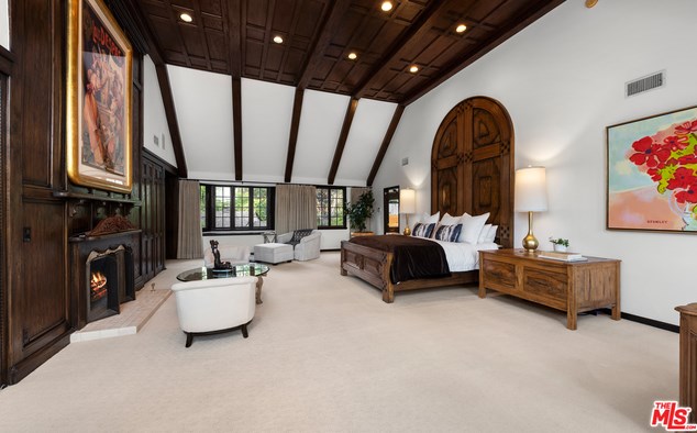 2781 Benedict Canyon Dr, Beverly Hills CA  90210-1024 exterior