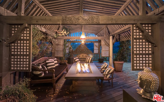 2781 Benedict Canyon Dr, Beverly Hills CA  90210-1024 exterior