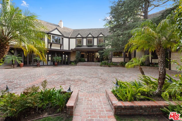 2781 Benedict Canyon Dr, Beverly Hills CA  90210-1024 exterior