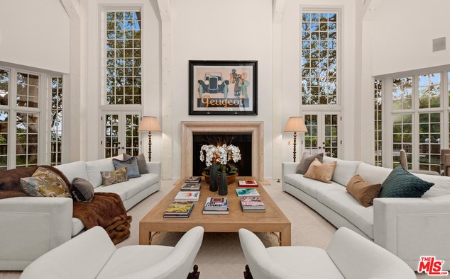 2781 Benedict Canyon Dr, Beverly Hills CA  90210-1024 exterior