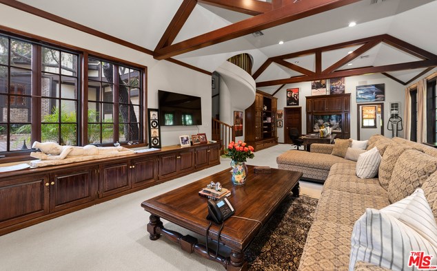 2781 Benedict Canyon Dr, Beverly Hills CA  90210-1024 exterior