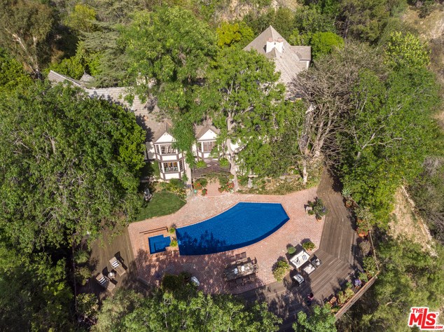 2781 Benedict Canyon Dr, Beverly Hills CA  90210-1024 exterior